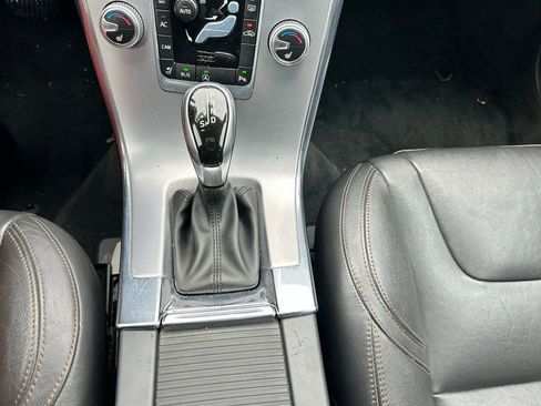 Used 2017 Volvo XC60 T6 Dynamic w/ Preferred Option Package image 25