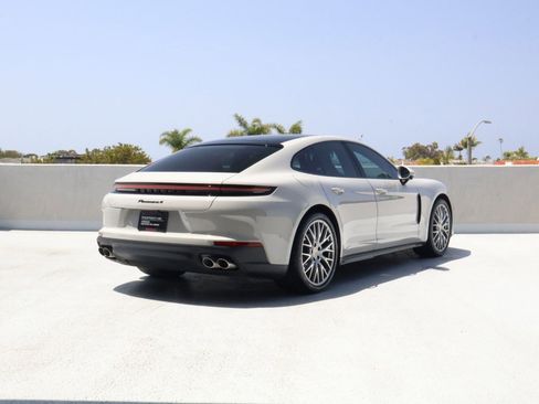 Certified 2025 Porsche Panamera 4 w/ Premium Package AWD/4WD image 9
