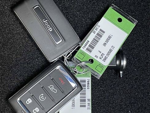 New 2025 Jeep Grand Cherokee L Limited w/ Black Appearance Package image 37