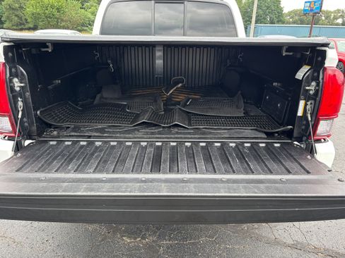 Used 2020 Toyota Tacoma SR AWD/4WD image 11