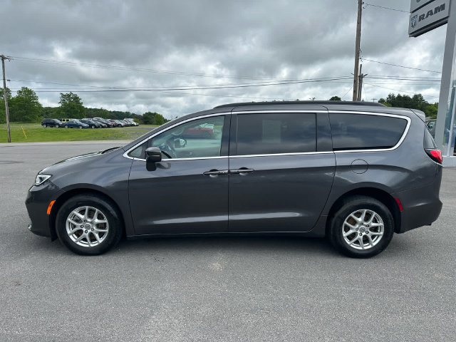 Used 2022 Chrysler Pacifica Touring-L FWD image 2