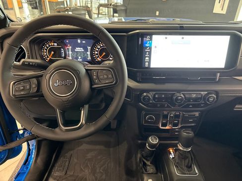 New 2025 Jeep Gladiator Sport image 17