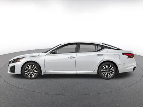 Used 2026 Nissan Altima 2.5 SV FWD image 3