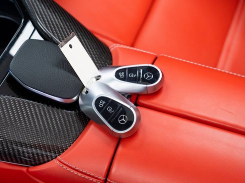 Used 2022 Mercedes-Benz SL 63 AMG 4MATIC image 17