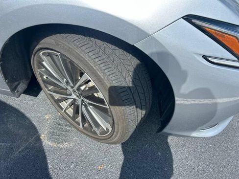 Used 2025 Lexus ES 350 w/ Premium Package FWD image 4