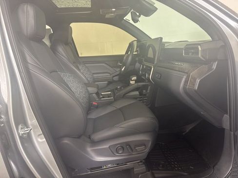 Used 2025 Toyota Tacoma Limited image 4