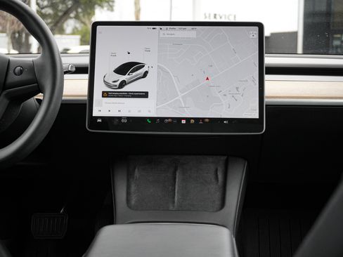 Used 2021 Tesla Model 3 Standard Range Plus image 27