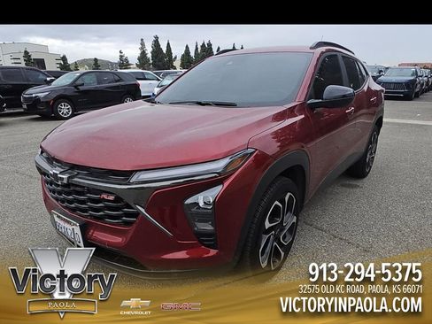 Used 2025 Chevrolet Trax RS w/ Driver Confidence Package image 1