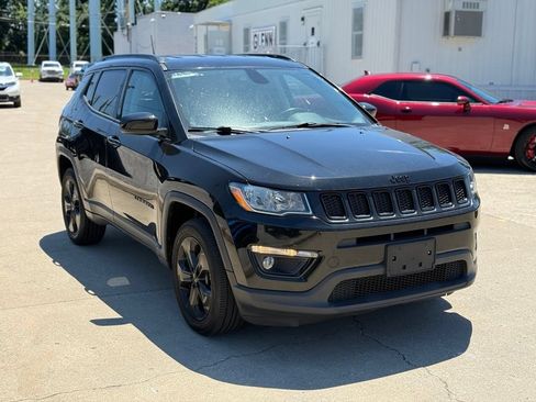 Used 2019 Jeep Compass Latitude AWD/4WD image 4