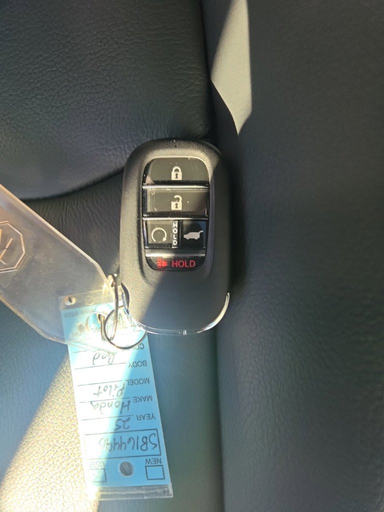 Used 2025 Honda Pilot Touring image 37