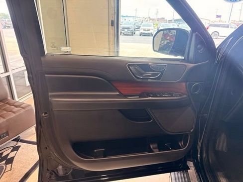 Used 2019 Lincoln Navigator Select AWD/4WD image 9