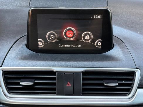 Used 2018 MAZDA MAZDA3 Touring FWD image 28