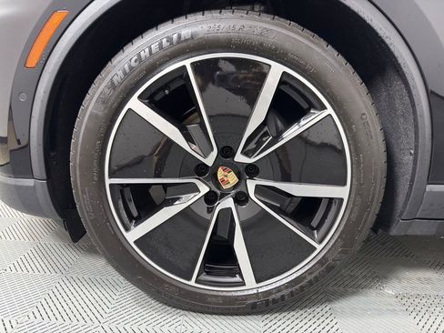 Certified 2025 Porsche Macan Electric RWD image 11
