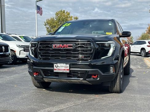 Used 2025 GMC Acadia AT4 w/ Luxury Package image 2