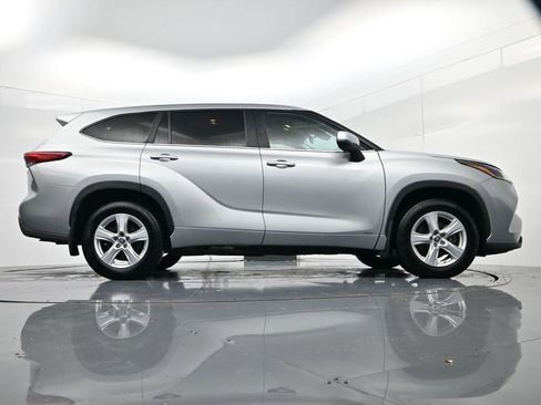 Certified 2023 Toyota Highlander LE image 54