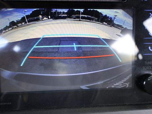 Used 2015 Toyota Sienna XLE image 49