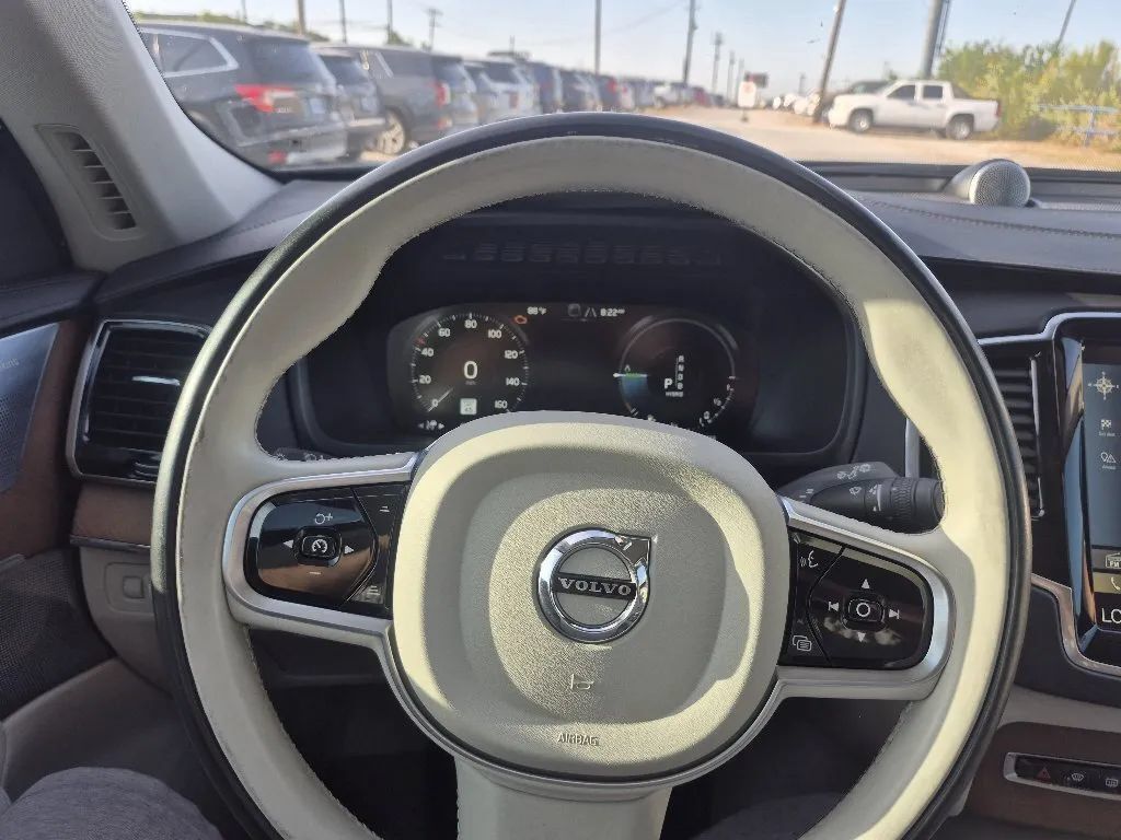 Used 2016 Volvo XC90 T8 Inscription w/ Vision Package AWD/4WD image 37