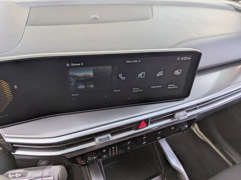 Certified 2025 Kia Sorento LX image 23