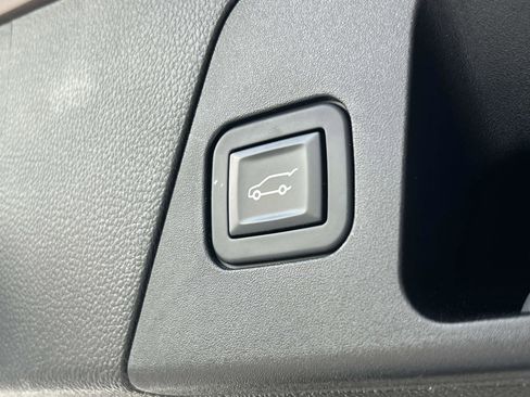 Used 2019 Buick Envision Essence FWD image 11