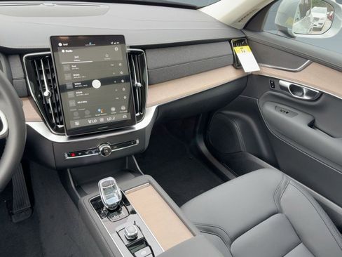 New 2026 Volvo XC90 B5 Core w/ Protection Package image 27