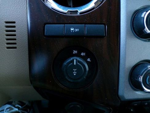 Used 2015 Ford F350 Lariat image 32