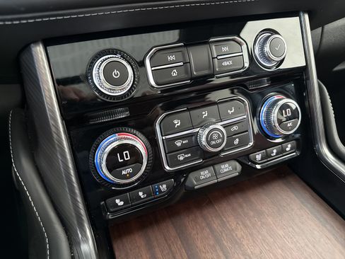 Used 2024 GMC Yukon Denali Ultimate AWD/4WD image 54