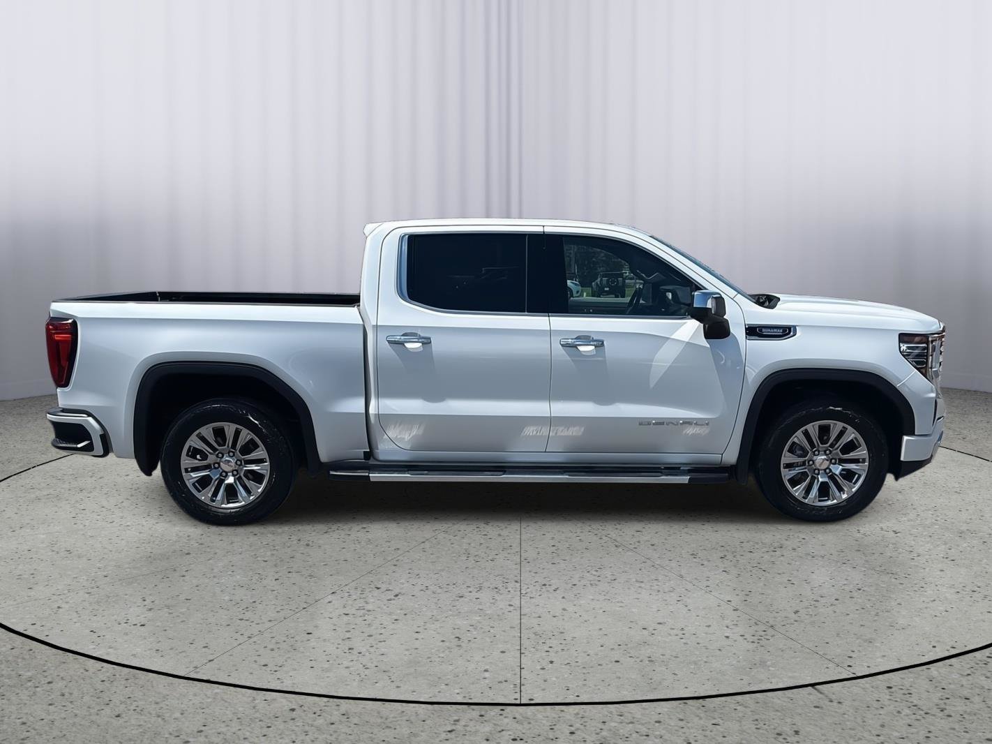 Used 2022 GMC Sierra 1500 Denali w/ Technology Package AWD/4WD image 7