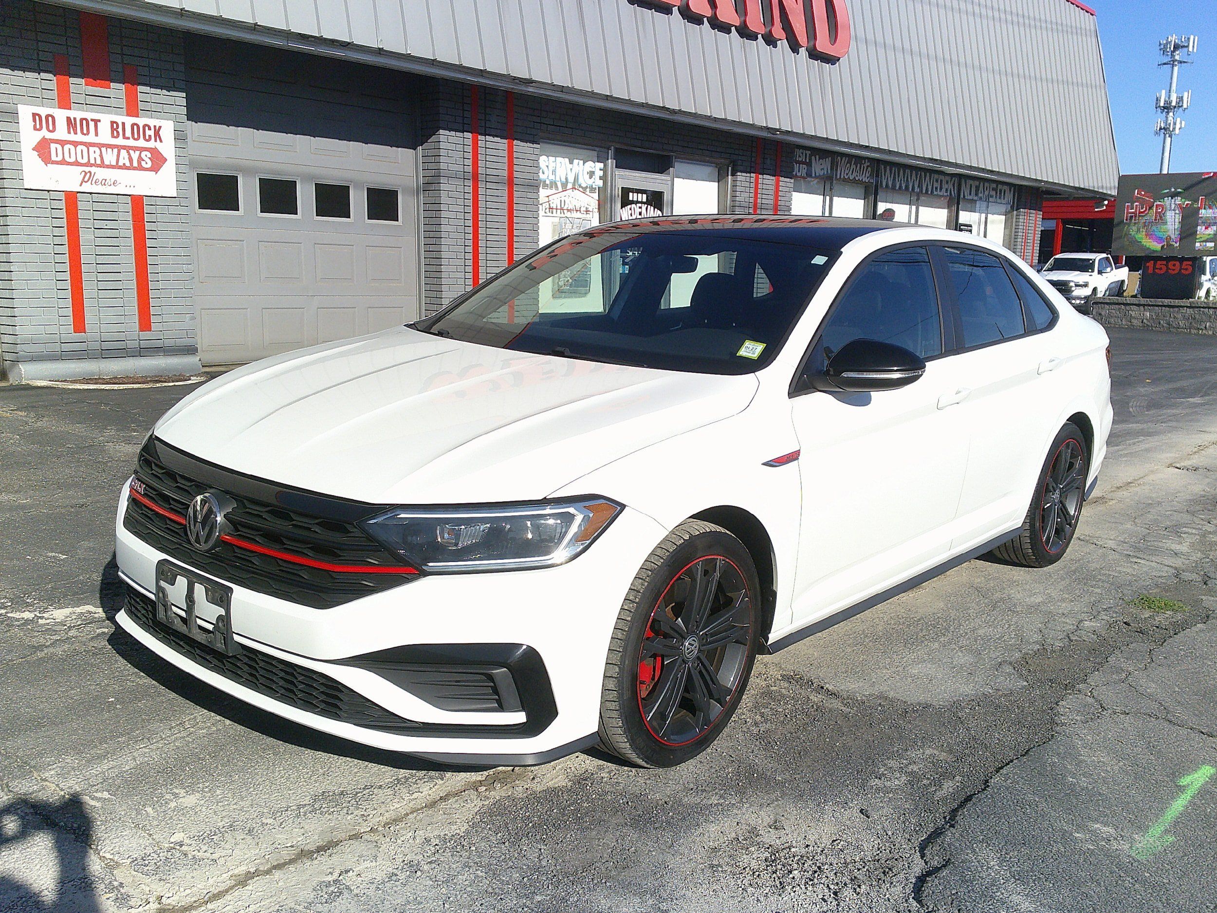 Used 2019 Volkswagen Jetta GLI FWD image 2