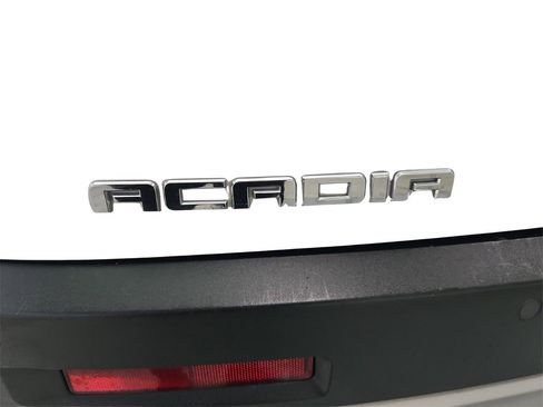 Used 2018 GMC Acadia SLT image 32