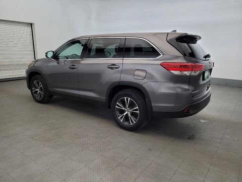 Used 2019 Toyota Highlander Plus AWD/4WD image 3
