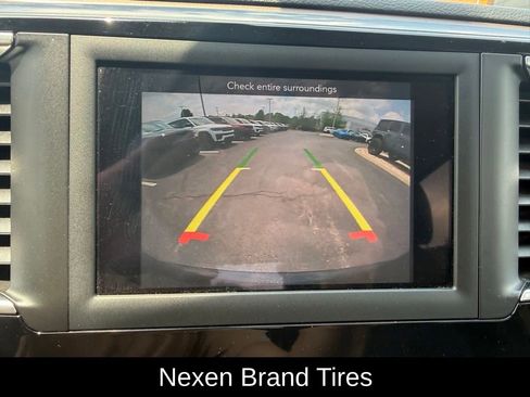 Used 2018 Chrysler Pacifica Touring Plus w/ Tire & Wheel Group FWD image 18