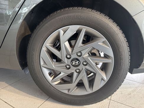 Used 2024 Hyundai Elantra SEL image 11