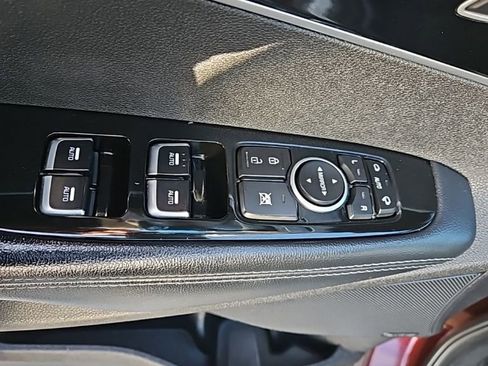 Used 2016 Kia Sorento SX image 16