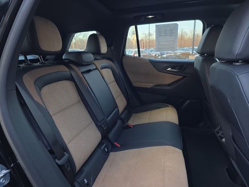 Used 2025 Chevrolet Equinox ACTIV w/ Safety and Technology Package image 33