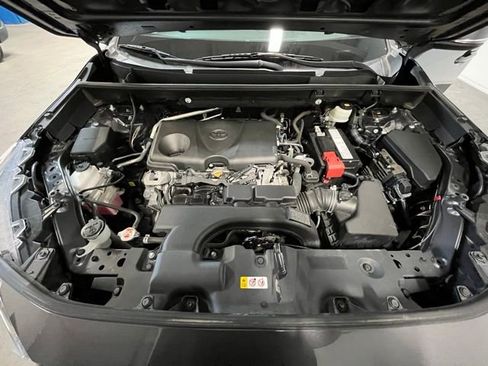 Used 2019 Toyota RAV4 XLE w/ Convenience Package FWD image 27