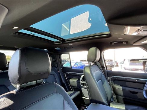 Used 2024 Land Rover Defender 110 X-Dynamic SE image 24