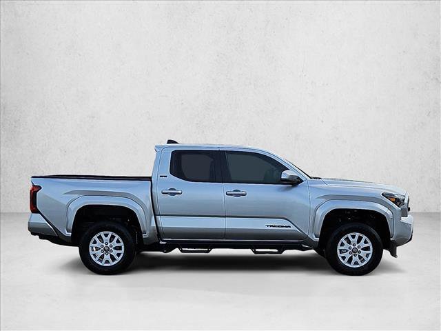 Used 2025 Toyota Tacoma SR5 AWD/4WD image 4