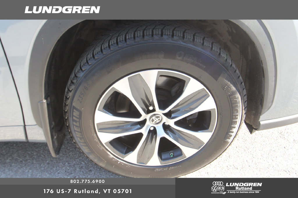 Used 2021 Toyota Highlander XLE AWD/4WD image 10