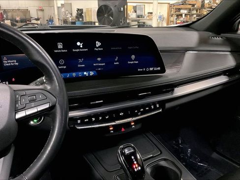 Used 2024 Cadillac XT4 Premium Luxury image 6