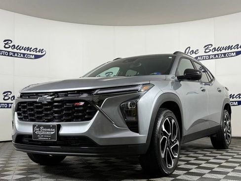 Used 2025 Chevrolet Trax RS w/ Driver Confidence Package FWD image 3