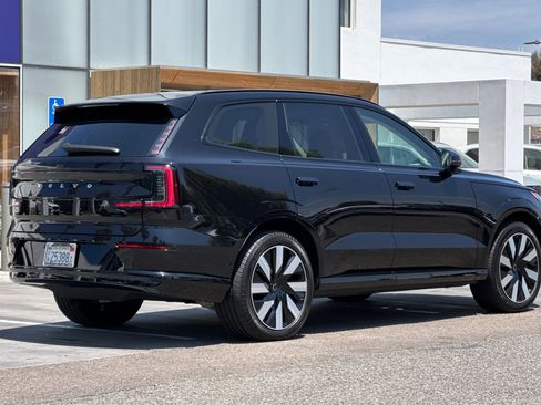 Certified 2025 Volvo EX90 Ultra AWD/4WD image 4