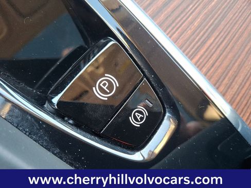 Certified 2023 Volvo XC60 B6 Ultimate w/ Protection Package Premier image 27