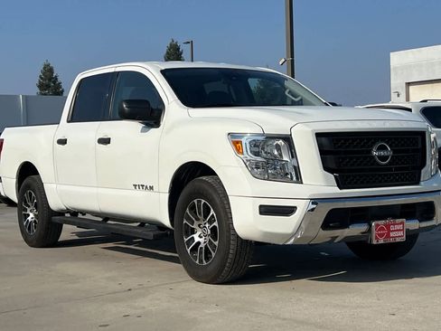 Used 2023 Nissan Titan SV image 10