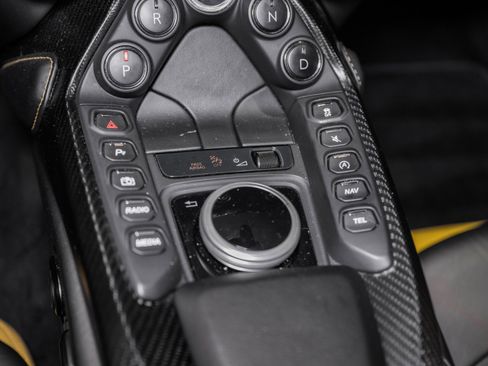 Used 2019 Aston Martin V8 Vantage Coupe image 32