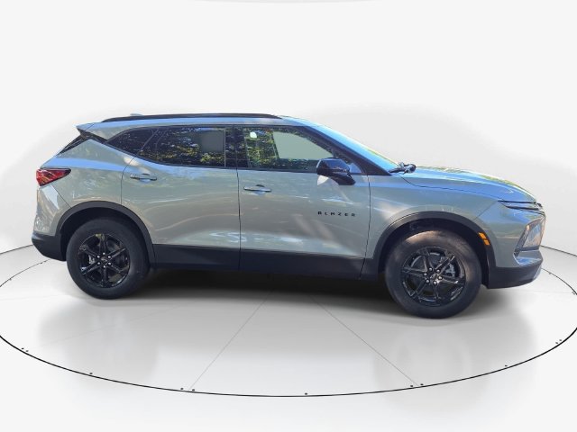 New 2026 Chevrolet Blazer LT w/ Midnight/Sport Edition FWD image 2