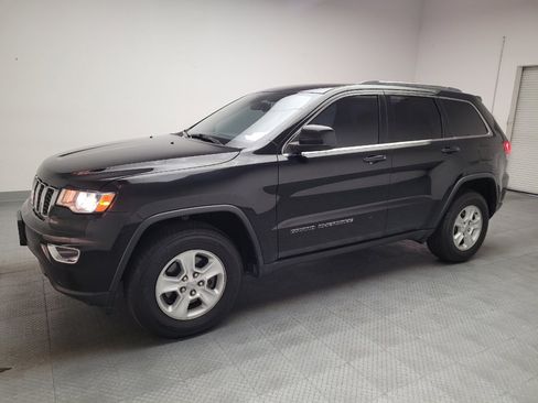 Used 2017 Jeep Grand Cherokee Laredo w/ Quick Order Package 23E AWD/4WD image 2