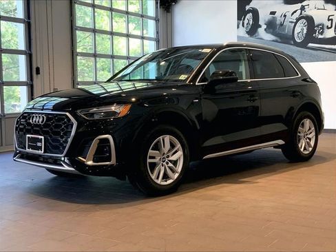 Used 2023 Audi Q5 2.0T Premium w/ Convenience Package AWD/4WD image 2