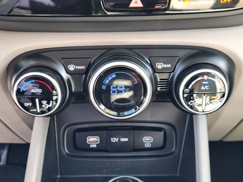 Certified 2023 Hyundai Venue SEL w/ Cargo Package FWD image 22