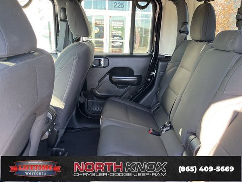 Used 2021 Jeep Gladiator Sport image 13