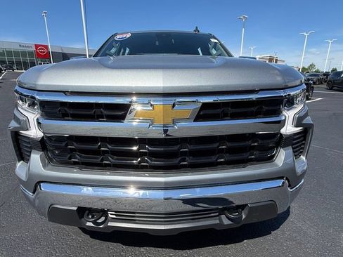 Used 2023 Chevrolet Silverado 1500 LT AWD/4WD image 32